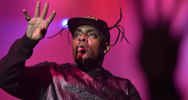 Coolio en medio de uno de sus conciertos. El músico es conocido por su éxito Gangsta’s Paradise.