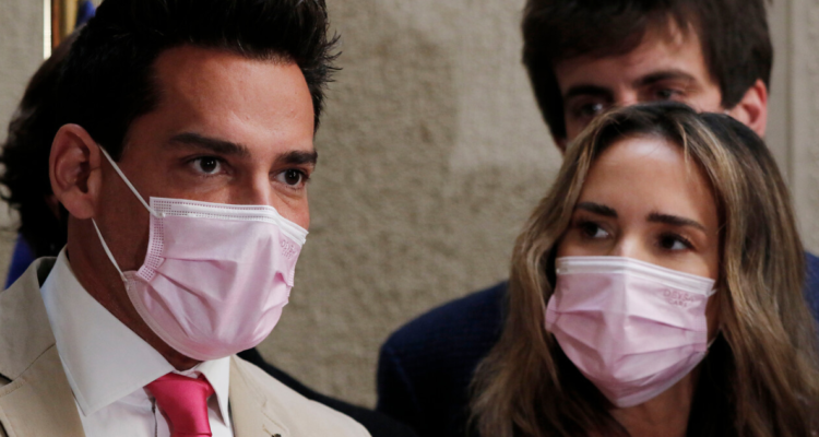 Cristian de la Fuente y Angélica Castro en un punto de prensa