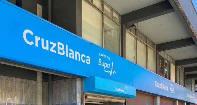 CruzBlanca anuncia que “evalúa acciones legales” contra Red de Clínicas Regionales