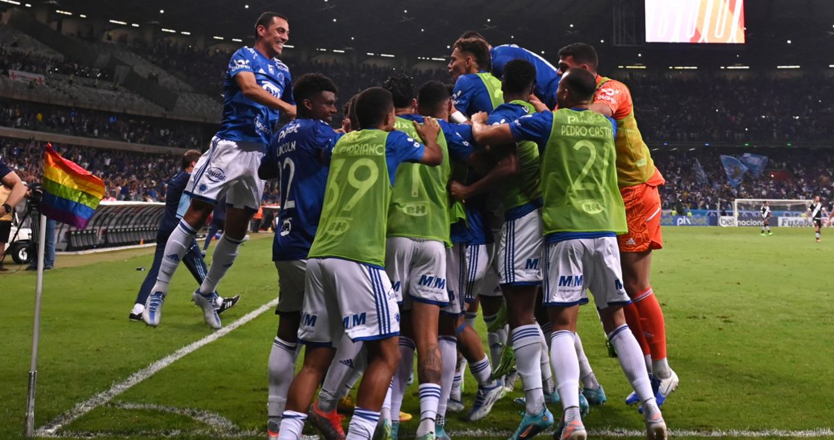 Cruzeiro goleó a Vasco da Gama y volvió al Brasileirao.