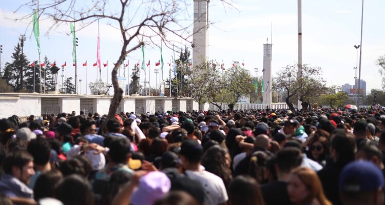 Fans de Daddy Yankee en el Estadio Nacional