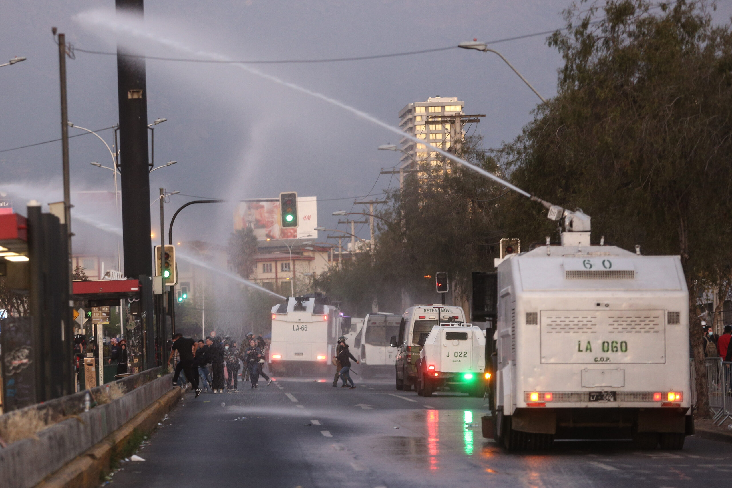 Carabineros afuera del Estadio Nacional