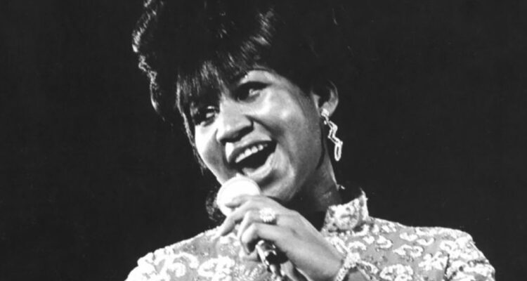 Desclasificado: FBI investigaba activismo de Aretha Franklin y lazos con Luther King y Angela Davis