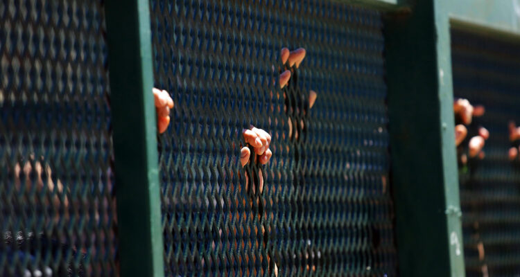 Encuentran muerto a un detenido en San Carlos