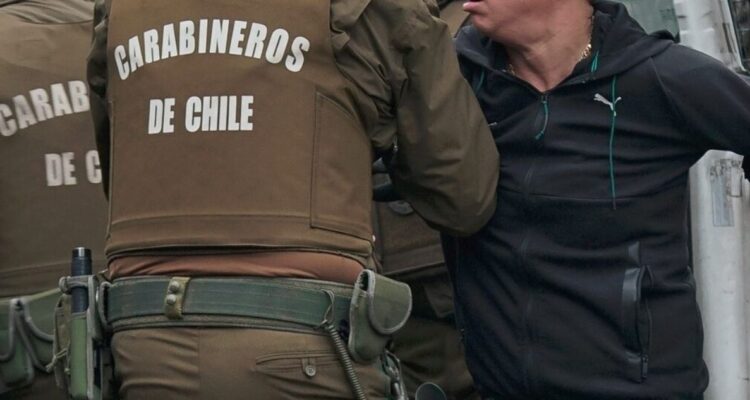 Detienen en San Bernardo a sujeto que circulaba en un vehículo robado