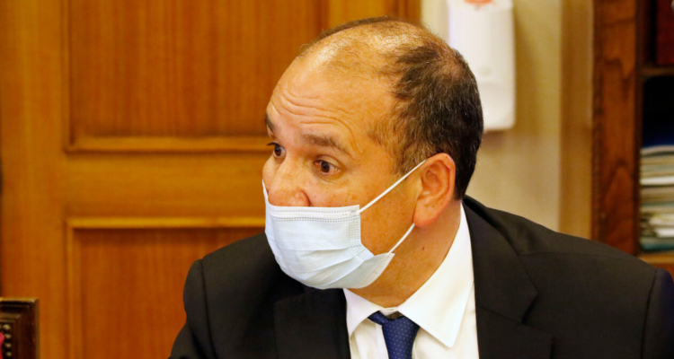 Gobernador Rodrigo Díaz apunta a exconvencionales y centralismo por victoria del Rechazo.