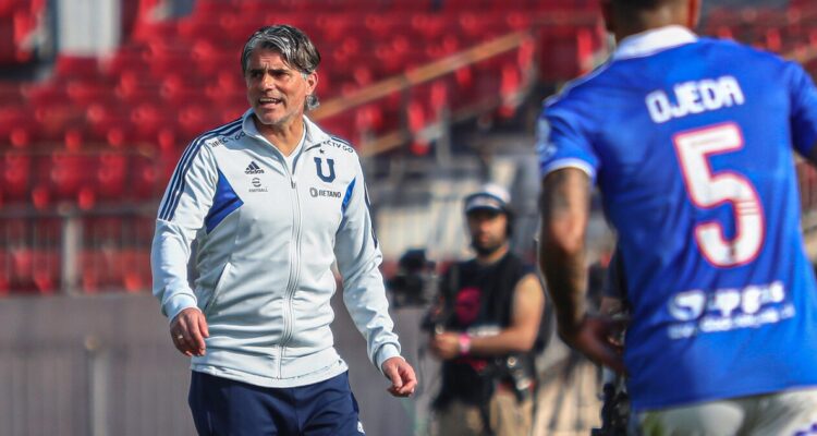 Diego López dirigiendo a La U.