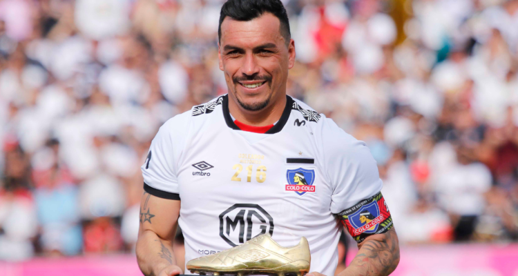 Esteban Paredes define su despedida.