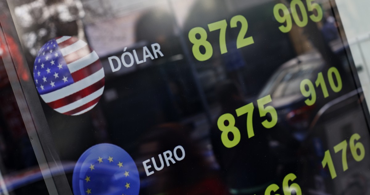 Dólar vuelve a mostrar caídas en post Plebiscito pero abre en nivel más alto que el lunes
