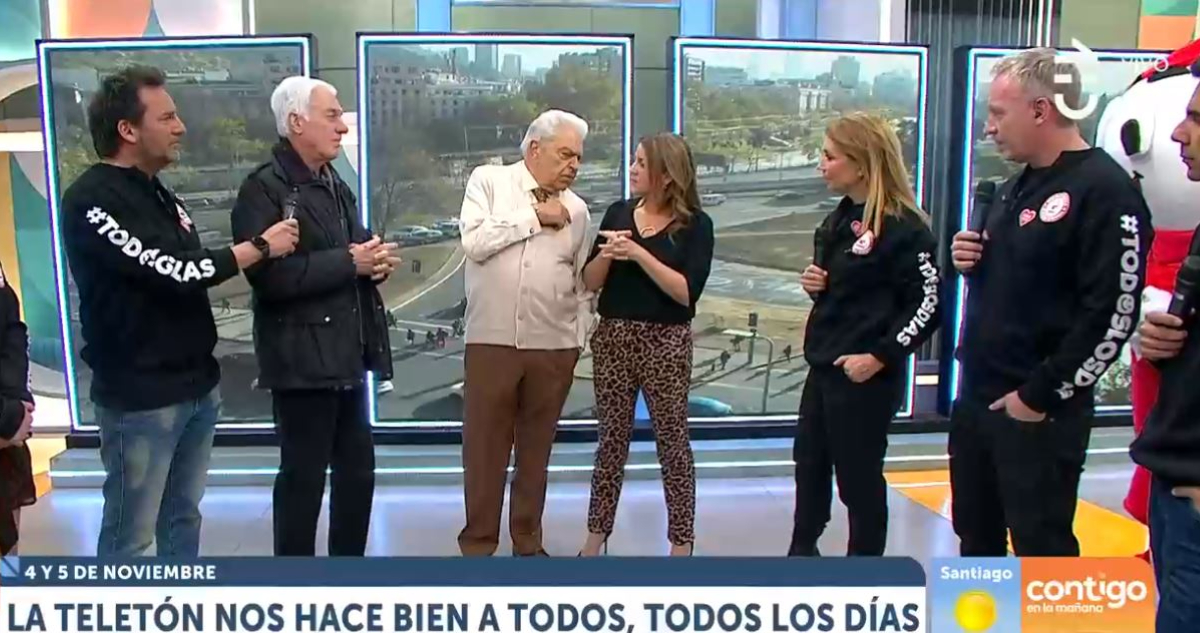 Mario Kreutzberger, mejor conocido como Don Francisco, preguntando a Monserrat Álvarez sobre participación de su compañero.