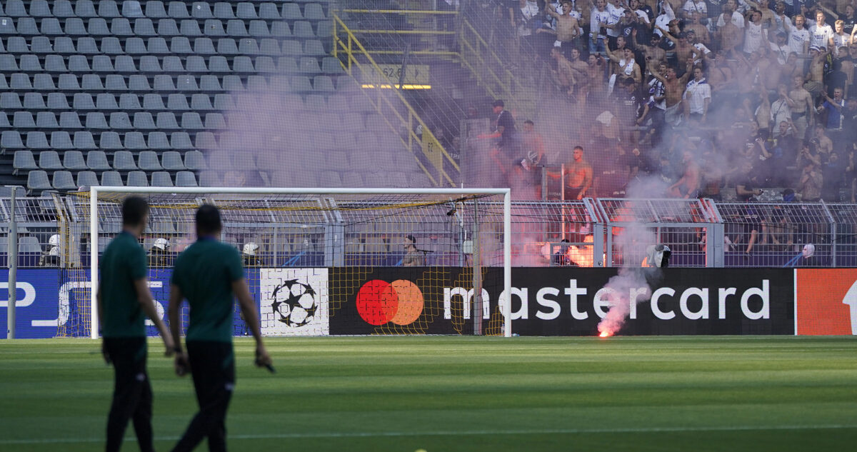 Hinchas del Dortmund y Copenhague protagonizaron graves incidentes.