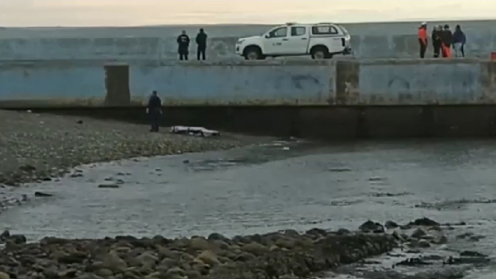 Dos-pescadores-fallecen-tras-caer-al-estrecho-de-magallanes