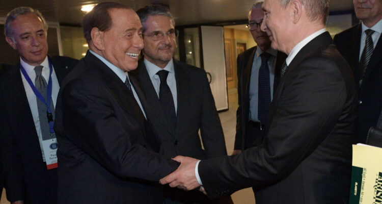 Embajada rusa en Italia publica fotos de Vladimir Putin con políticos en plena campaña electoral