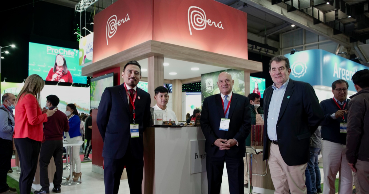 Embajador de Perú destaca relaciones con Chile en feria Food & Service