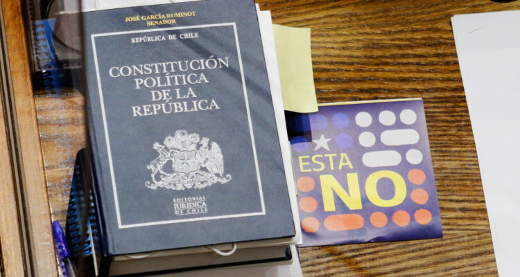 Ipsos: Propuesta de Constitución por comité de expertos es el mecanismo que más apoyo genera
