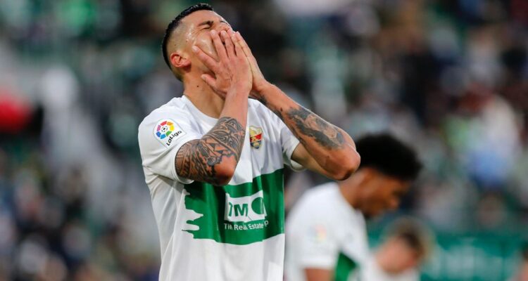 Enzo Roco tuvo un partido para el olvido en derrota de Elche ante Athletic Bilbao
