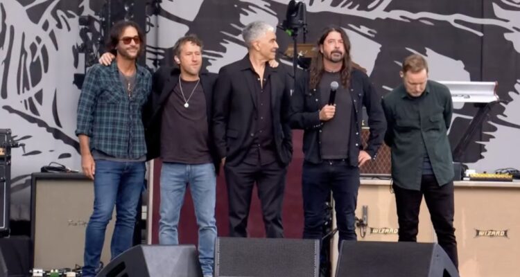 “Estamos aquí para celebrar la vida”: Dave Grohl inaugura emotivo homenaje a Taylor Hawkins