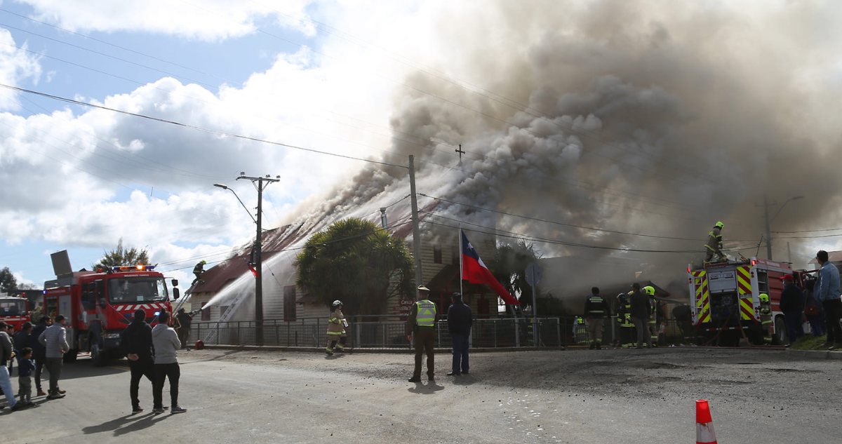 Estufa generó incendio en capilla Trapi en Río Bueno: iglesia busca recursos para su reconstrucción