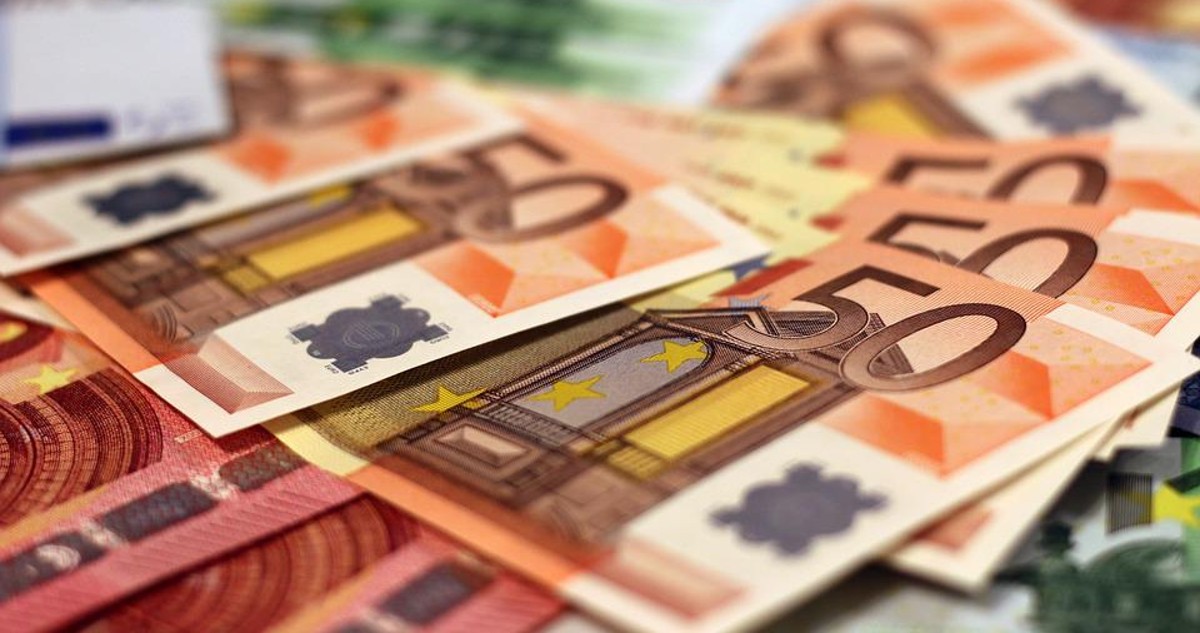 El euro cae a mínimos en 20 años frente al dólar