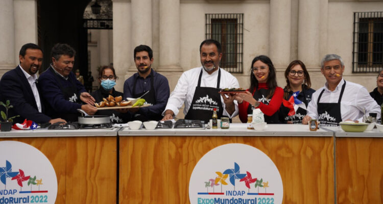 Autoridades en lanzamiento ExpoMundoRural 2022 de Indap