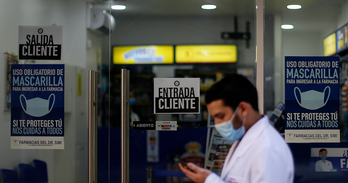 Colegio de Químicos Farmacéuticos pide que se exija uso de mascarillas en farmacias
