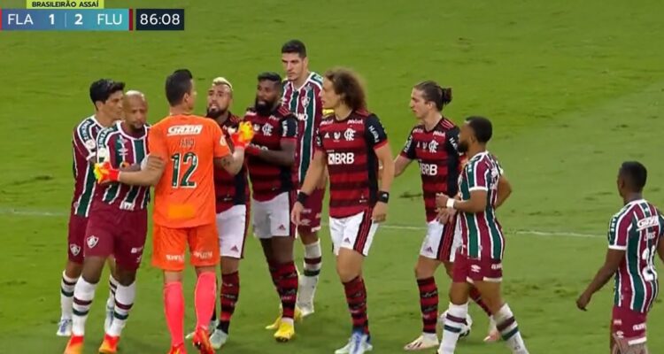 Flamengo y Fluminense tuvieron un final caliente en el Maracaná.