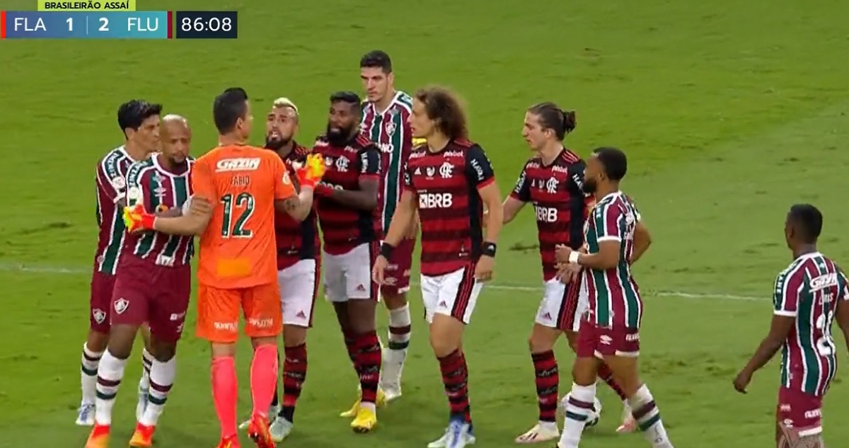 Flamengo y Fluminense tuvieron un final caliente en el Maracaná.