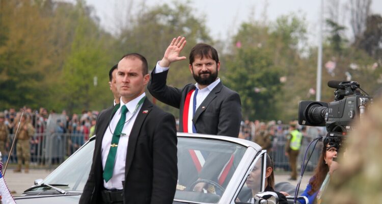 El presidente Gabriel Boric durante la Parada Militar 2022.