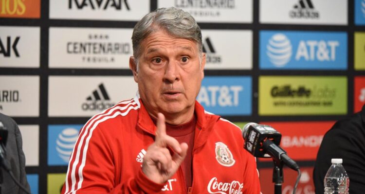 Gerardo Martino es agredido y pifiado tras derrota de México ante Colombia