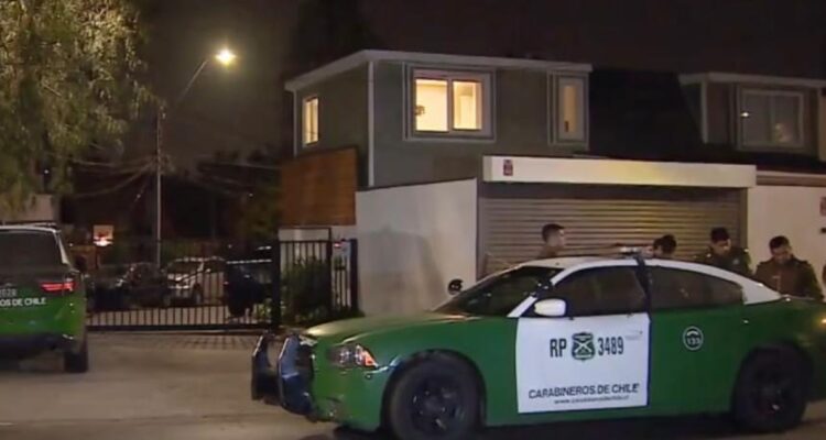 Hombre queda lesionado tras enfrentarse a tiros con delincuentes que asaltaron a vecinos en La Reina