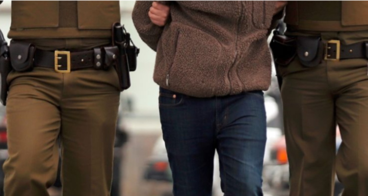 Hombre se entrega a Carabineros tras matar de una apuñalada a su amigo en Viña del Mar