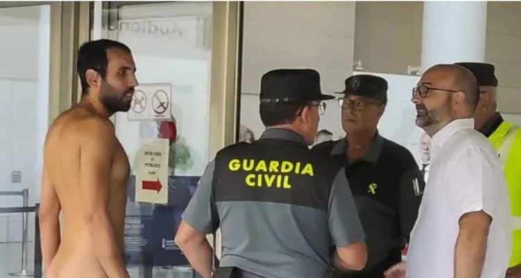 Hombre juicio exhibicionismo