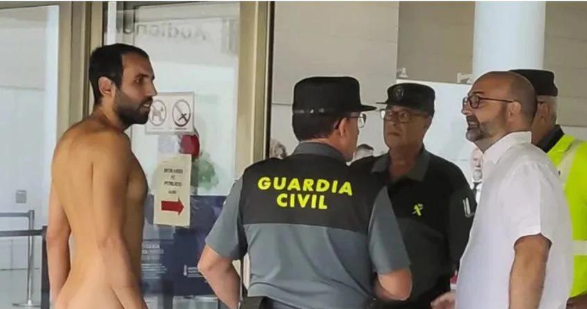 Hombre juicio exhibicionismo