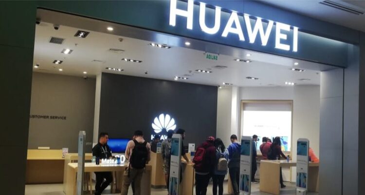 Huawei cerraría sus tiendas físicas en Chile en marco de ajustes globales por eventual recesión