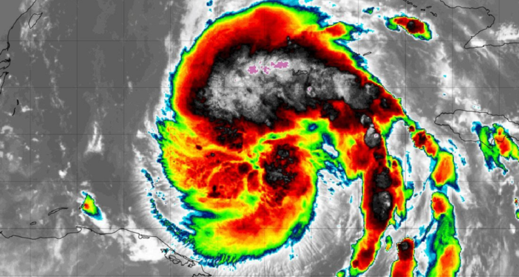 Visión calórica satelital del huracán.