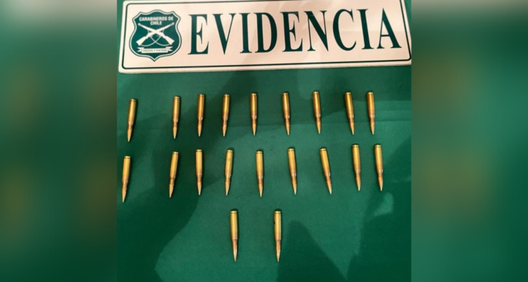 Incautan 20 cartuchos de guerra al interior de un auto durante fiscalización en Ruta 5 Sur