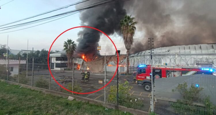 Incendio en bodega de Quilicura