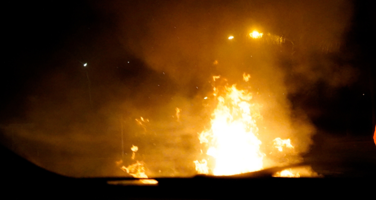 Instalan barricadas incendiarias en Puente Cautín: reportan alta congestión vehicular