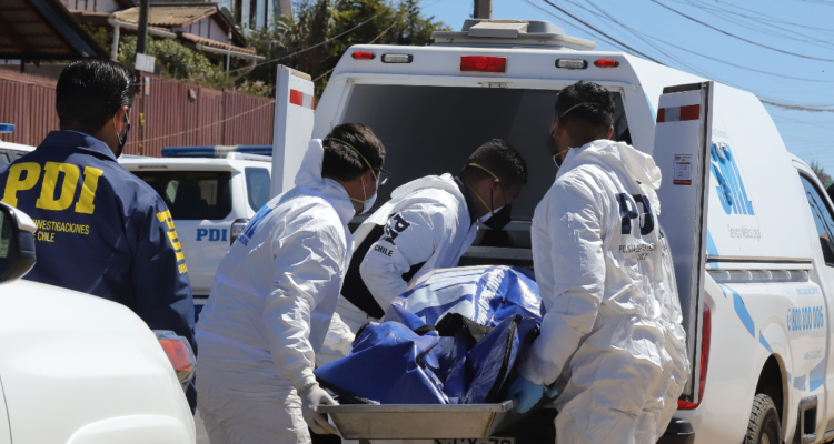 Investigan femicidio de mujer de 63 años en isla Caguach de Quinchao: cónyuge quedó detenido