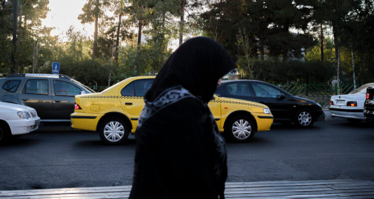 Irán corta Internet móvil y limita redes sociales ante protestas por muerte de Mahsa Amin