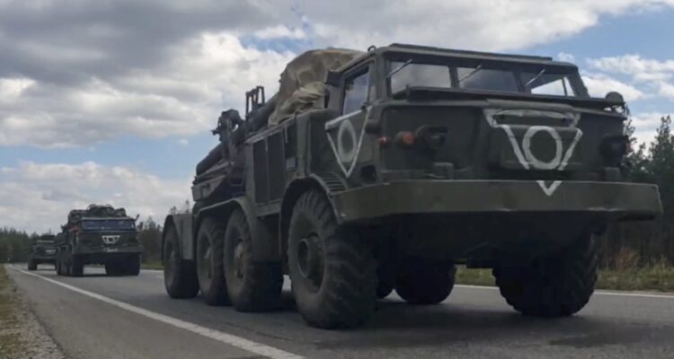 Camiones militares rusos en Ucrania.