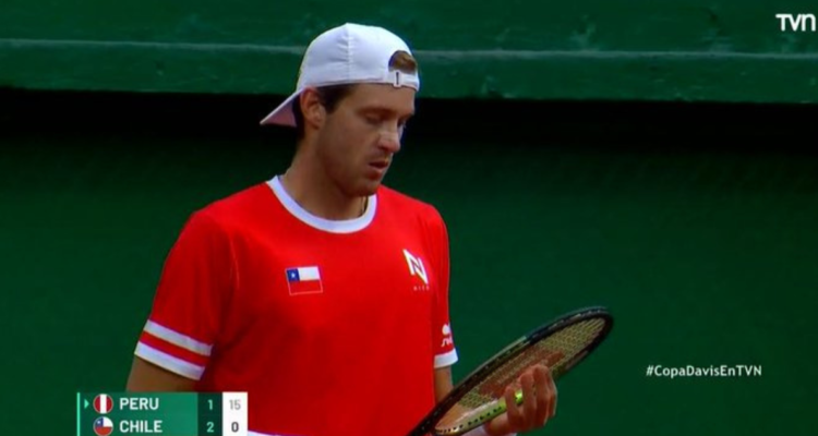 Nicolás Jarry cae contra Juan Pablo Varillas en Copa Davis.