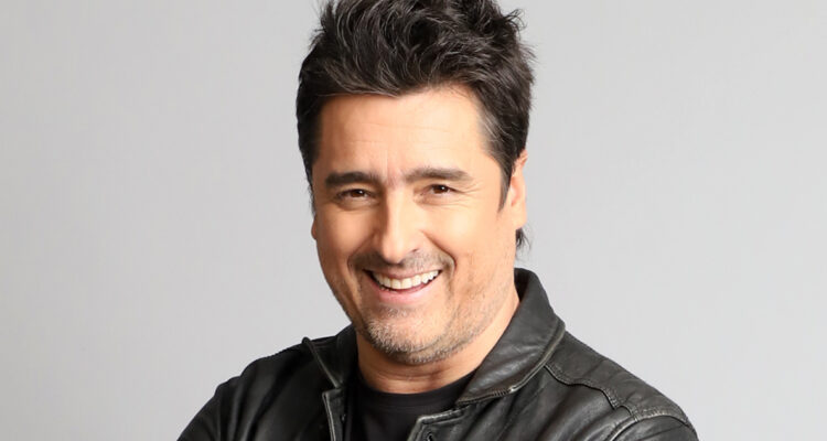 El actor Jorge Zabaleta sonriendo.