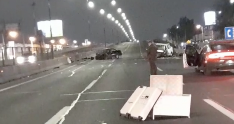 Joven muere tras ingresar contra el tránsito a la Ruta 5 e impactar a camioneta: hay tres lesionados