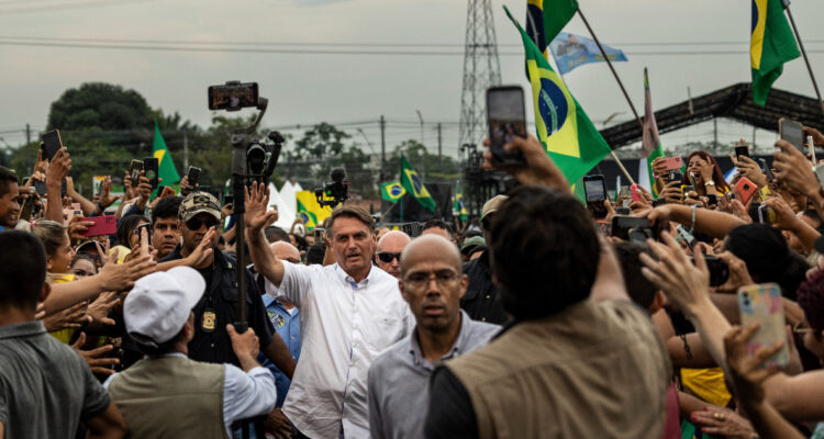 Justicia brasileña ordena retirar reportajes críticos contra Bolsonaro: medios acusan censura
