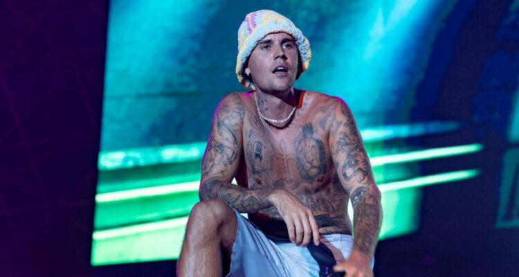 El cantante Justin Bieber en uno de sus conciertos. Este martes se supo sobre la cancelación de su show en Chile.