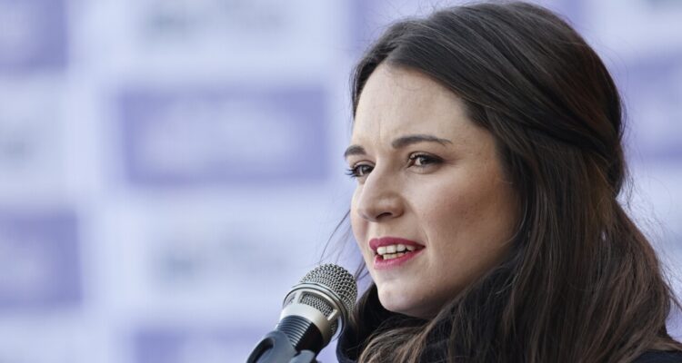 Aseguran que Karamanos dejará pronto su cargo como coordinadora sociocultural de la Presidencia