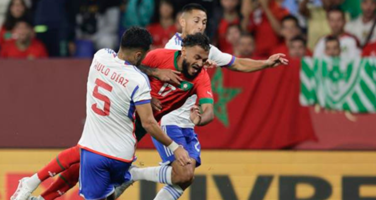 Paulo Díaz es blanco de críticas en el partido de Chile ante Marruecos.