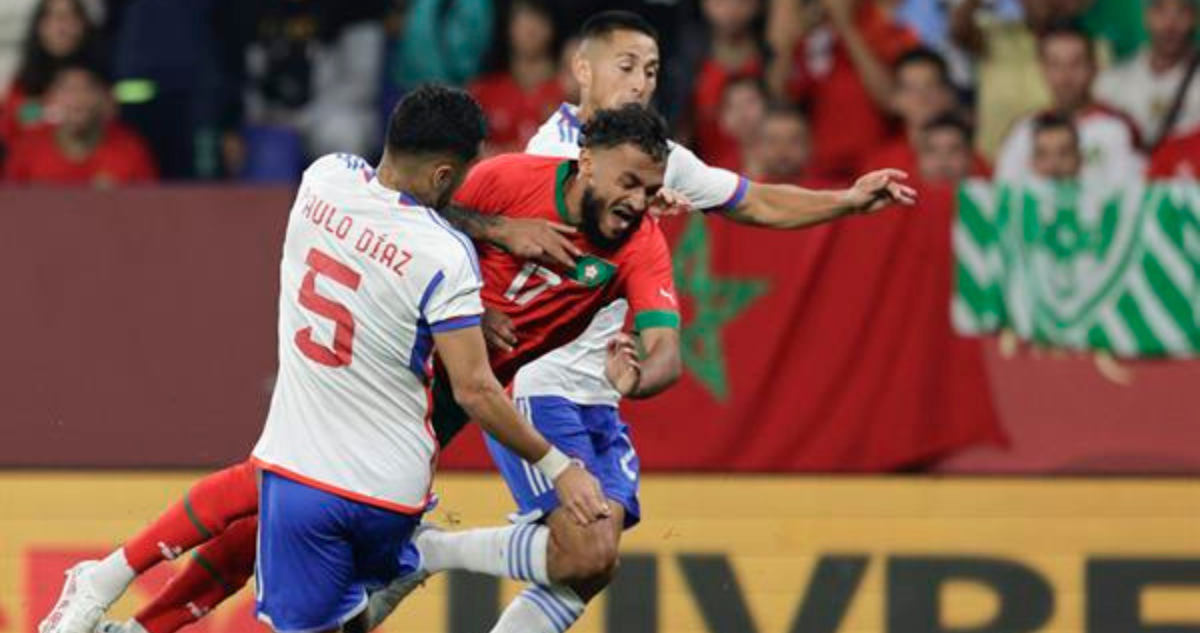 Paulo Díaz es blanco de críticas en el partido de Chile ante Marruecos.