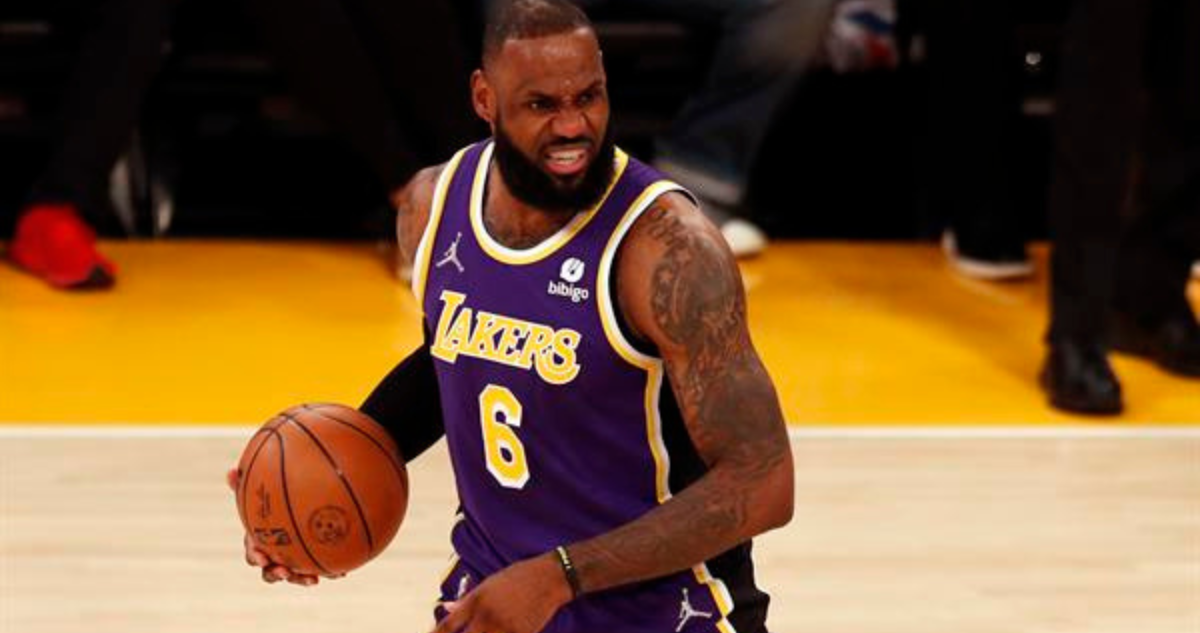 LeBron James refuta la sanción contra el presidente de los Suns y alega que debe ser más fuerte.